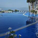 شقة двустаен с морска панорама в Blue Bay Palace