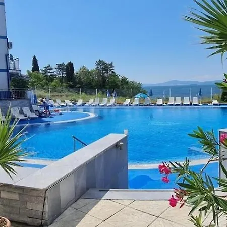 двустаен с морска панорама в Blue Bay Palace Apartman