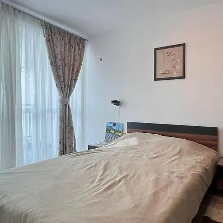 двустаен с морска панорама в Blue Bay Palace Apartman Pomorie