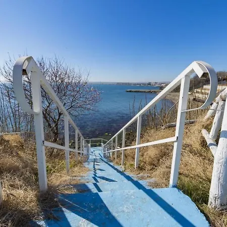 двустаен с морска панорама в Blue Bay Palace Apartamento Pomorie