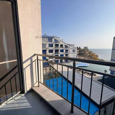 двустаен с морска панорама в Blue Bay Palace Apartman