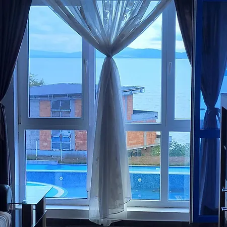 двустаен с морска панорама в Blue Bay Palace Apartman Pomorie